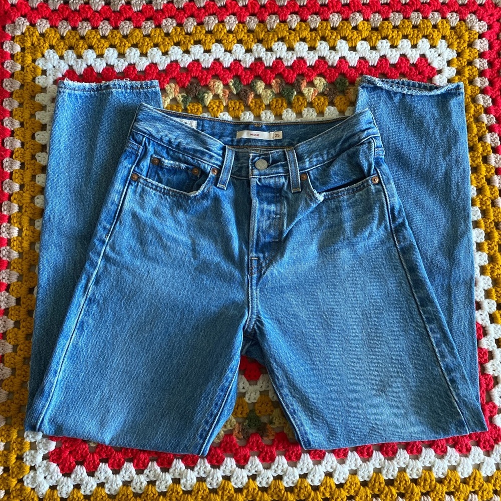 Levies wedgie fit jeans size 25
